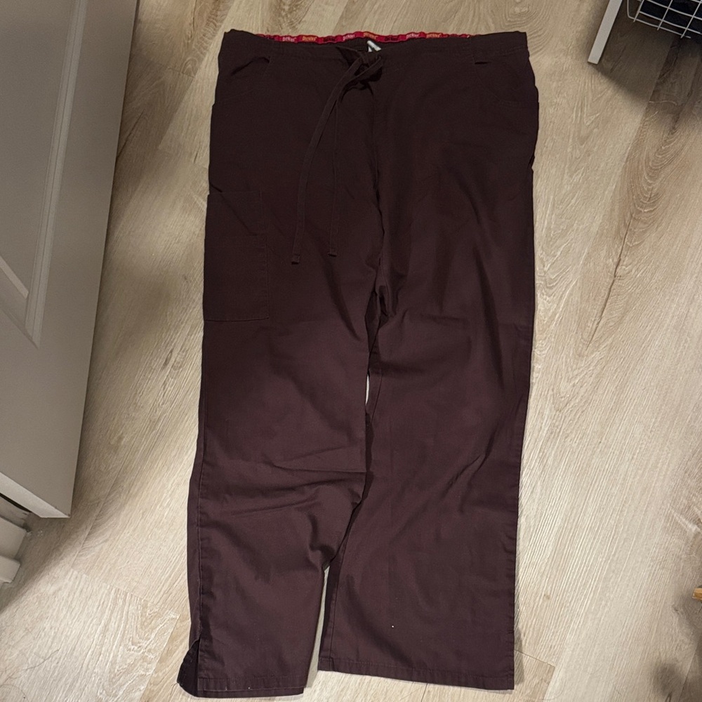 Dickies women’s mid rise Brown drawstring cargo scrubs